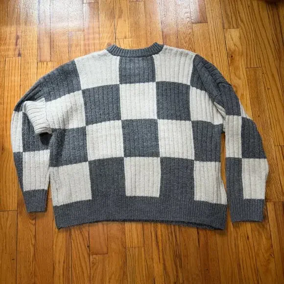 Sincerely Jules Gray and White Checkered Crew Neck Oversized Sweater Size Medium - Picture 4 of 4